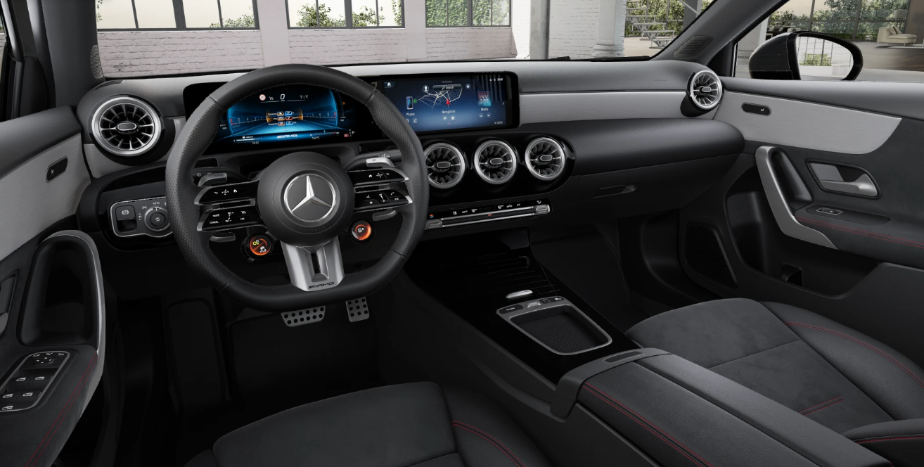 MERCEDES-BENZ CLASSE A 35 AMG 4MATIC 306CV NOLEGGIO A LUNGO TERMINE