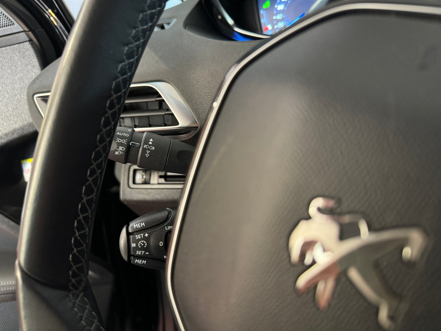 PEUGEOT 3008 1.5 BLUEHDI 130CV ALLURE 2019