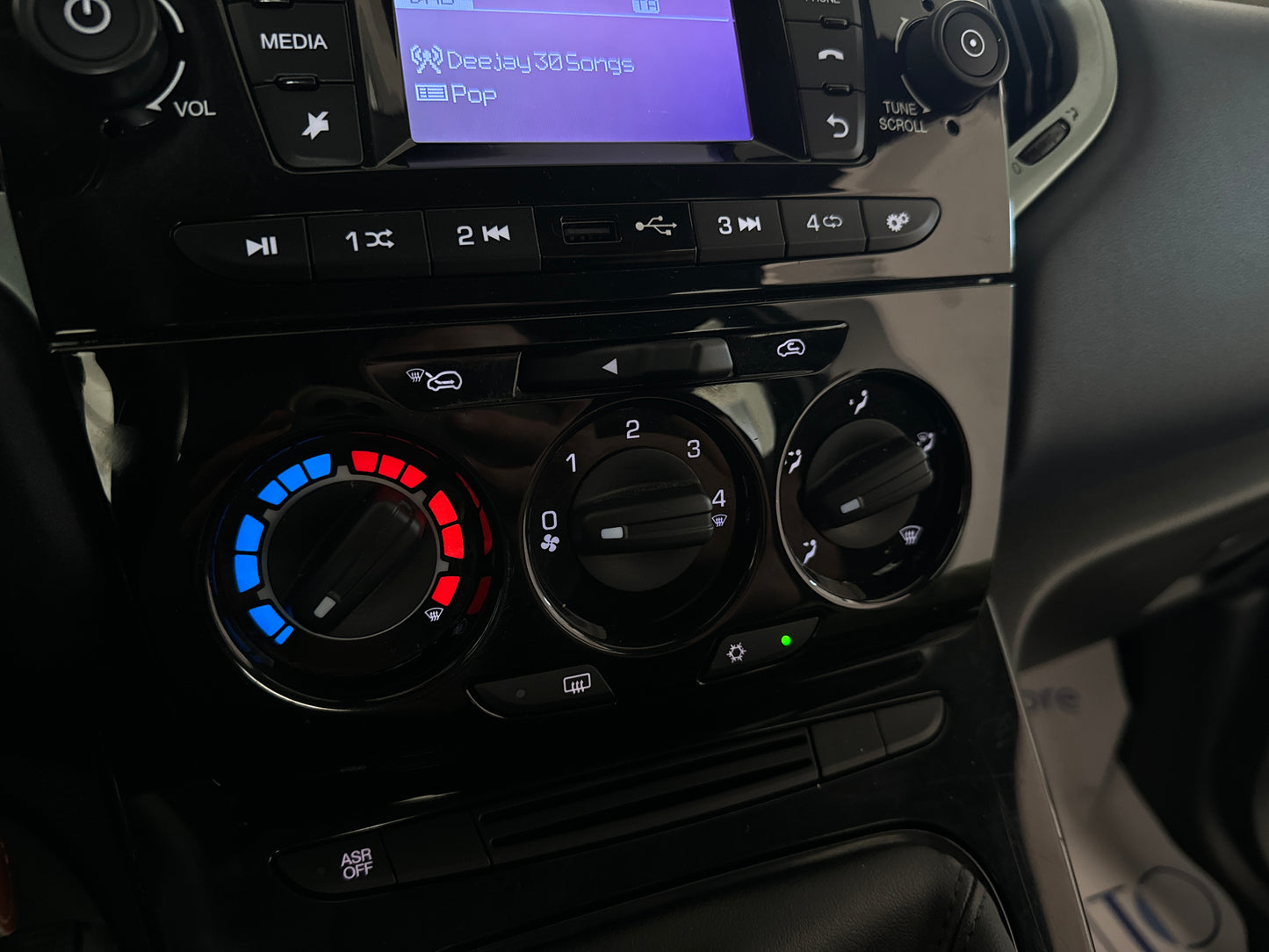 Lancia ypsilon 1.0 firefly 70cv hybrid oro 2024
