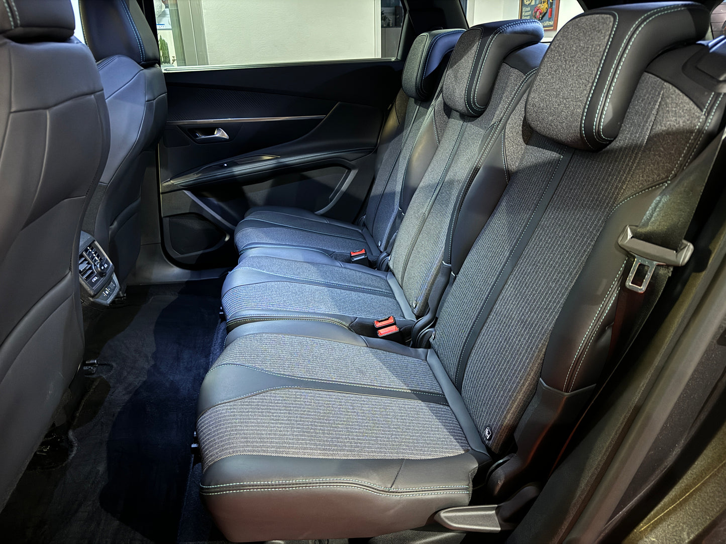 Peugeot 5008 1.5 bluehdi 130cv eat8 7 posti allure 2023