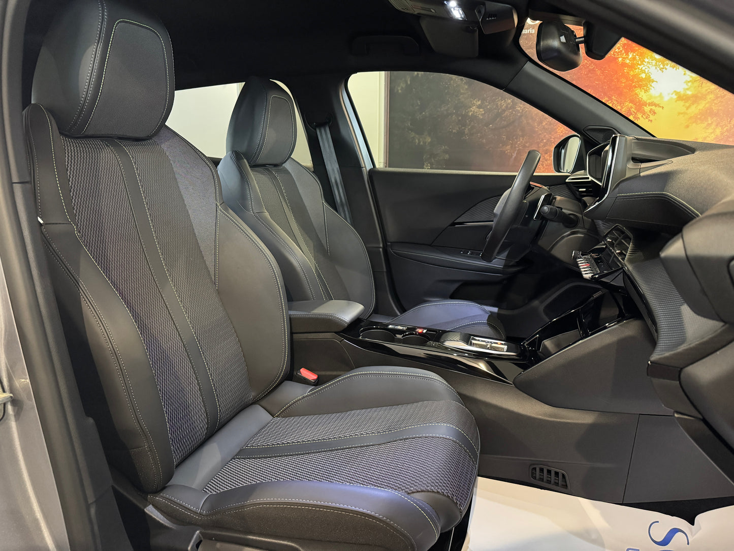 Peugeot 2008 1.2 Hybrid 145cv E-Dcs6 Gt 2025