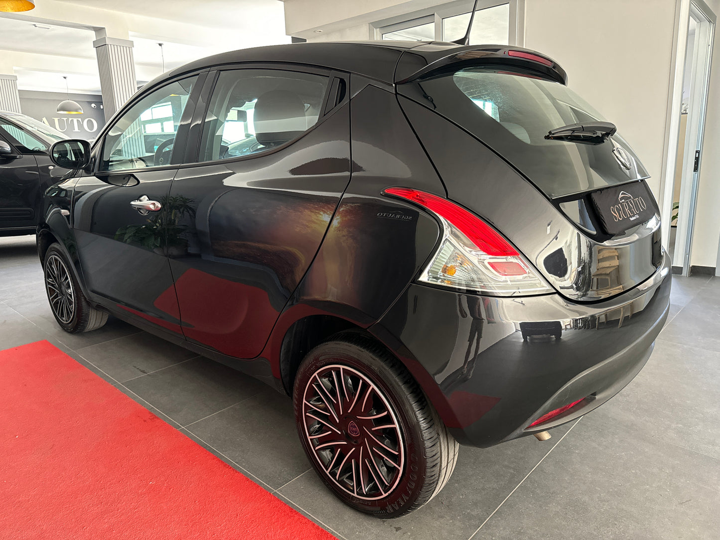 Lancia ypsilon 1.0 firefly 70cv hybrid oro 2024