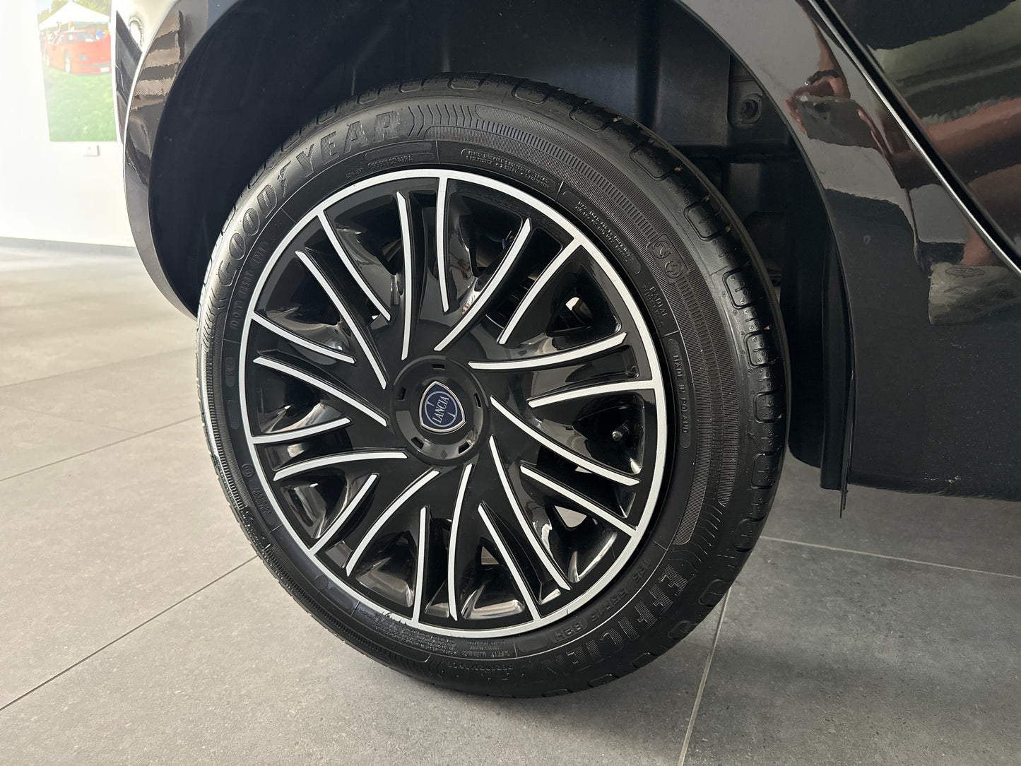 Lancia ypsilon 1.0 firefly 70cv hybrid oro 2024