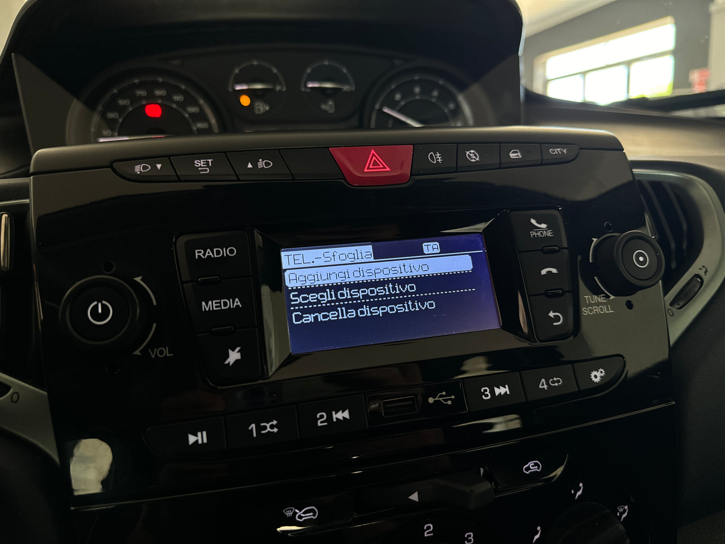Lancia ypsilon 1.0 firefly 70cv hybrid oro 2024